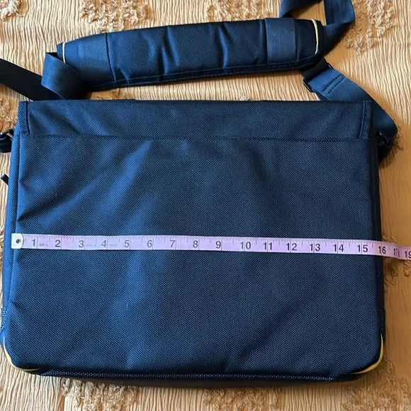 Targus Like New Laptop Case - Picture 2 of 7